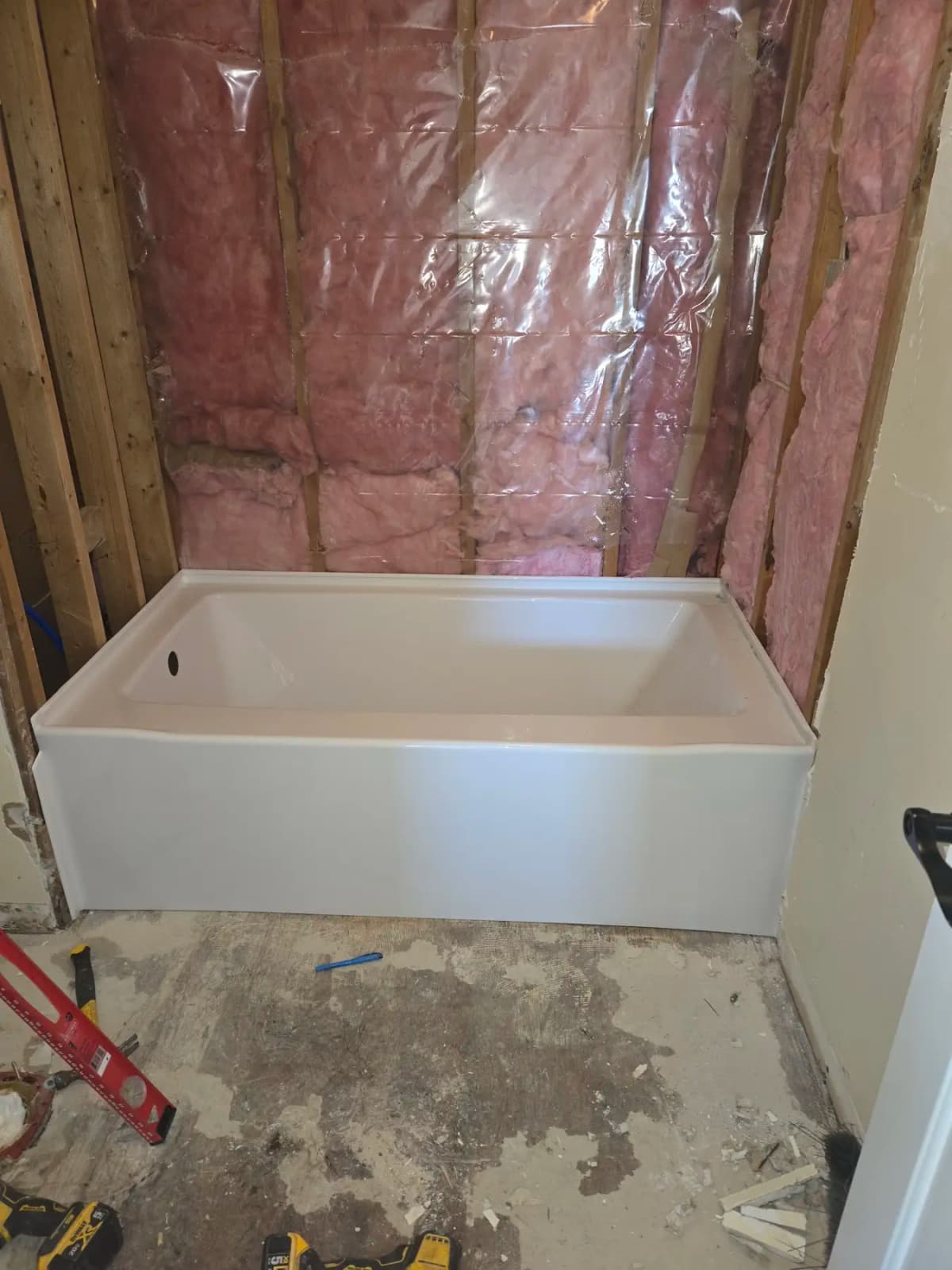 Bathtub rough-in with wall insulation