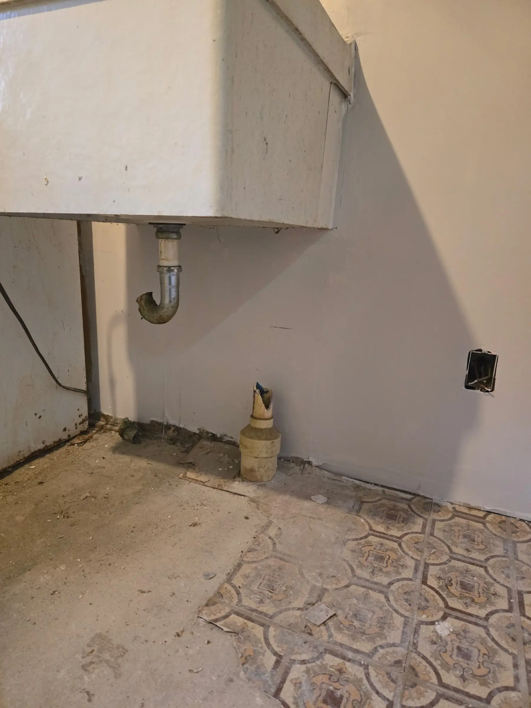 Sink drain P-trap repair